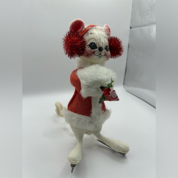 Annalee skating mouse w/muffler. Vintage 1993. Christmas, Winter, Ice Skating. - Picture 3 of 6